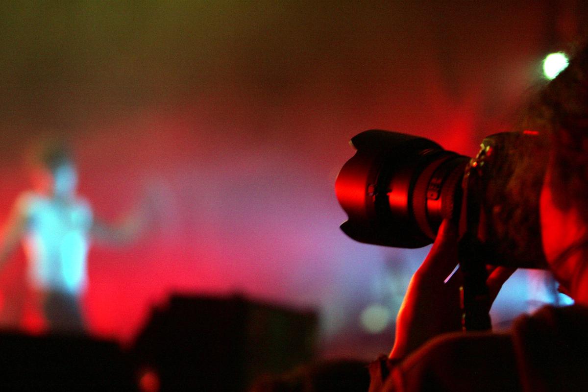 concert photographer in action 1