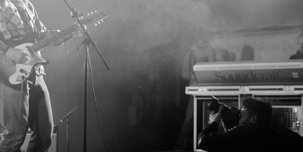 concert photographer in action 2