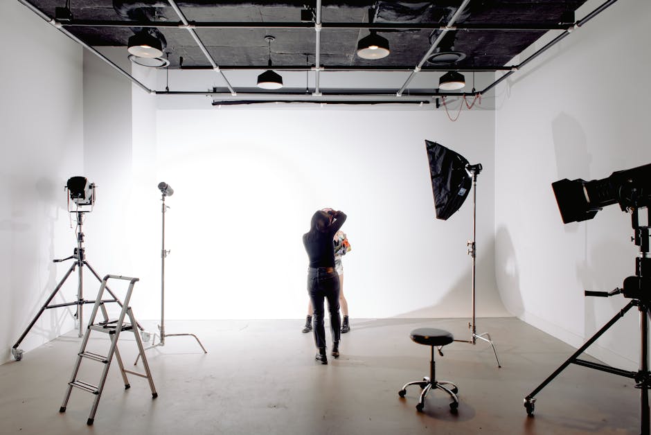 A montage illustrating the key steps in the Houston portrait photography process, including a pre-session consultation, professional hair and makeup styling, the photoshoot itself with posing guidance, and a post-session image review and product ordering appointment.